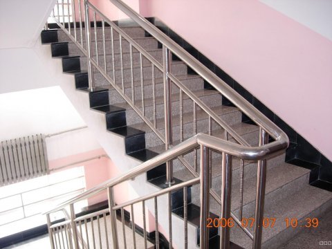 天津滨海新区不锈钢楼梯扶手塘沽不锈钢楼梯护栏制作